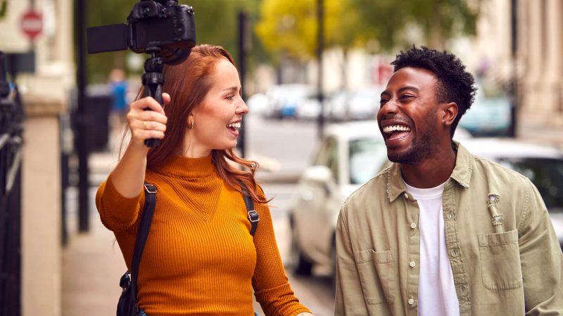 young-couple-travelling-through-city-together-vlog-2024-10-22-00-44-04-utc.jpg